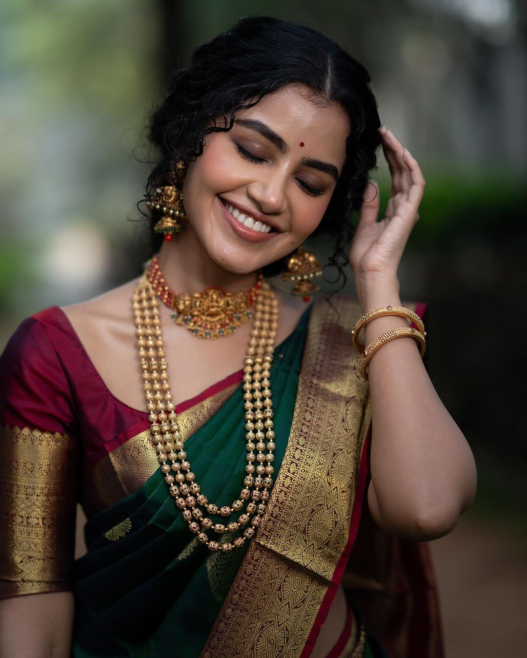 Malayalam Actress Anupama Parameswaran in Green Saree